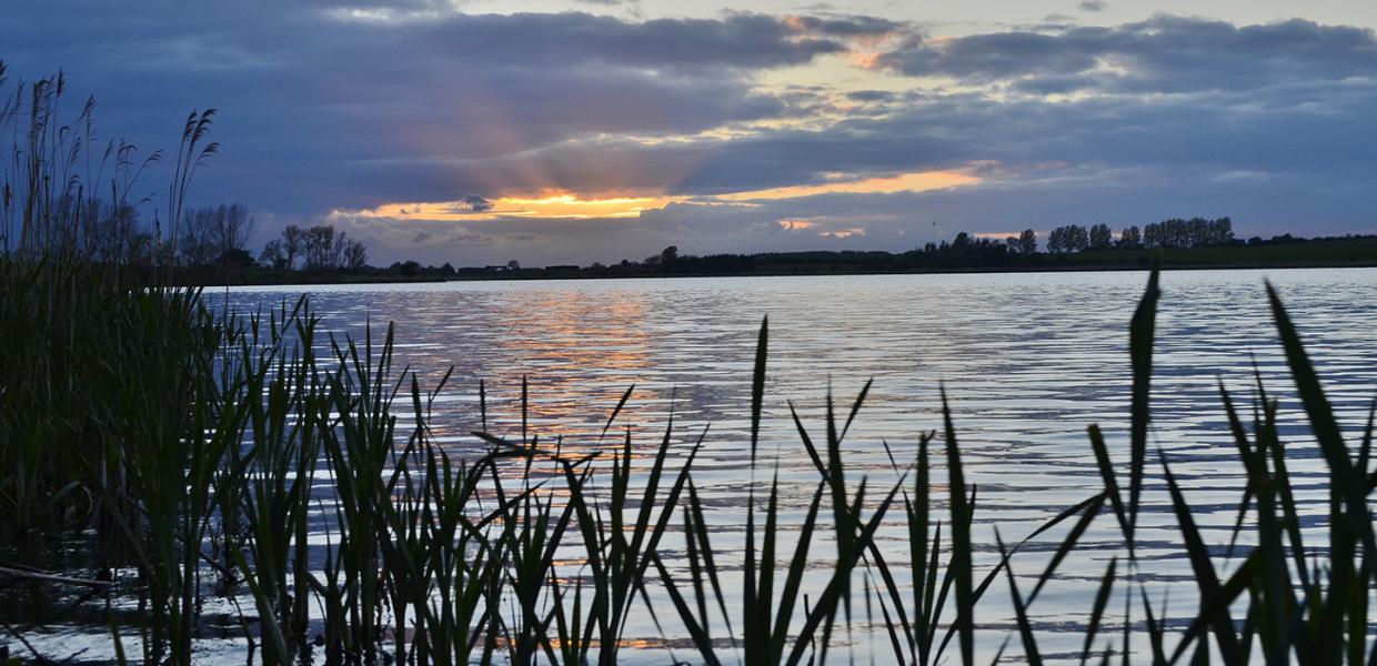 Solnedgang ved Føns Vang Sø - Middelfarft