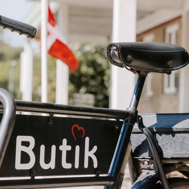 Mærk følelsen af gammel købmandsgård krydret med nærvær og lækkerier-Brenderup Hus